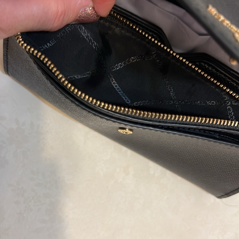 Michael Kors envelope crossbody bag. Black - Picture 6 of 8